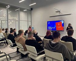 В АГПК прошёл квиз «Знатоки Конституции»